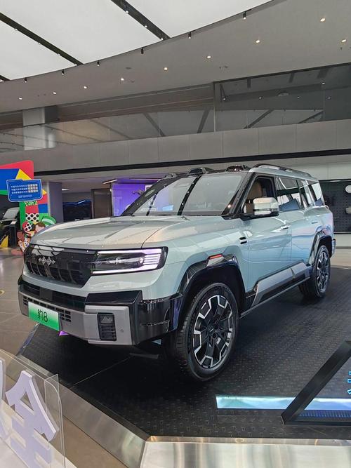 重庆256比亚迪方程豹硬派越野的爆款，英菲尼迪35周年与你共成长